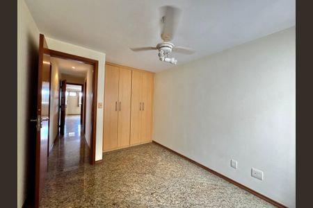 Apartamento à venda com 141m², 4 quartos e 3 vagasQuarto 2