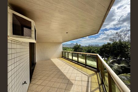 Apartamento à venda com 141m², 4 quartos e 3 vagasVaranda