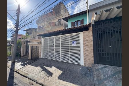 Casa à venda com 180m², 3 quartos e 2 vagasFachada + plaquinha 