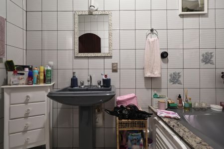 Casa à venda com 180m², 3 quartos e 2 vagasBanheiro 2