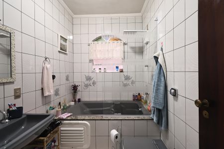 Casa à venda com 180m², 3 quartos e 2 vagasBanheiro 2