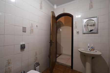 Casa à venda com 180m², 3 quartos e 2 vagasBanheiro