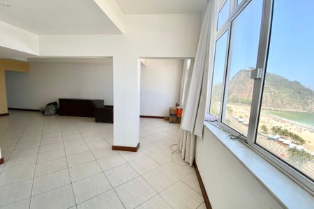 Apartamento à venda com 115m², 2 quartos e 1 vaga Apartamento à venda com 115m², 2 quartos e 1 vagaSala