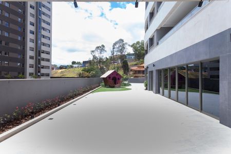 Apartamento para alugar com 208m², 4 quartos e 4 vagas Apartamento para alugar com 208m², 4 quartos e 4 vagasÁrea comum - Playground