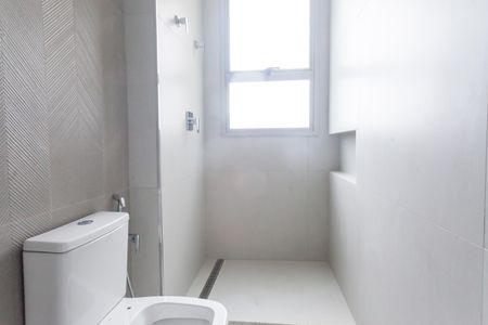 Apartamento para alugar com 208m², 4 quartos e 4 vagas Apartamento para alugar com 208m², 4 quartos e 4 vagasBanheiro da Suíte 2