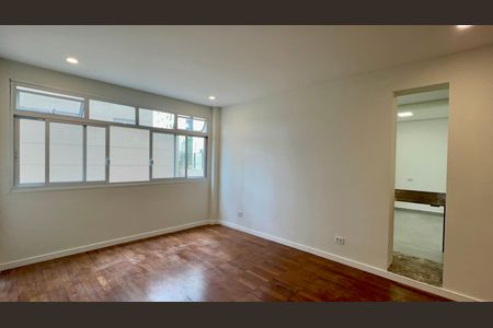 Apartamento à venda com 100m², 2 quartos e 1 vaga Apartamento à venda com 100m², 2 quartos e 1 vagaSala
