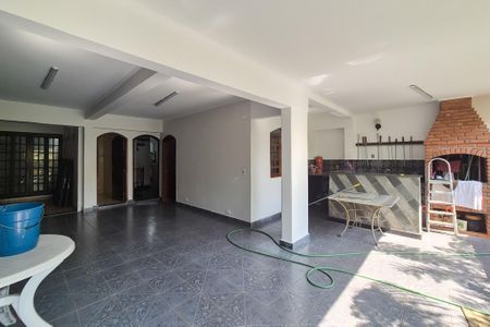 Casa para alugar com 450m², 4 quartos e 4 vagasQuintal