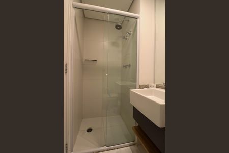 Banheiro de kitnet/studio para alugar com 1 quarto, 22m² em Jardim das Acacias, São Paulo