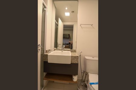 Banheiro de kitnet/studio para alugar com 1 quarto, 22m² em Jardim das Acacias, São Paulo