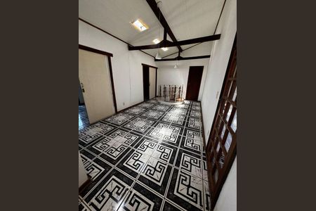 Casa à venda com 5 quartos, 300m² em Engenho do Mato, Niterói