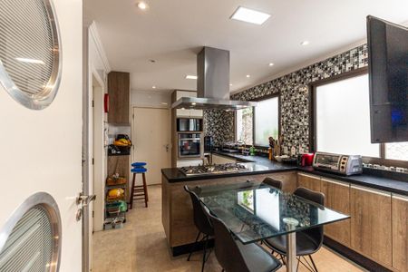 Apartamento à venda com 210m², 4 quartos e 3 vagasCozinha