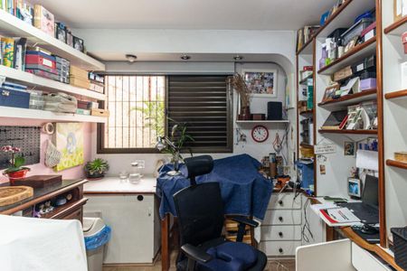 Apartamento à venda com 210m², 4 quartos e 3 vagasQuarto 2