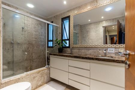 Apartamento à venda com 210m², 4 quartos e 3 vagasBanheiro da Suíte 1