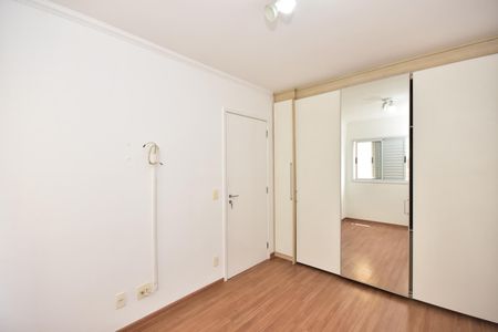 Quarto 1 de apartamento para alugar com 2 quartos, 56m² em Jardim Henriqueta, Taboão da Serra