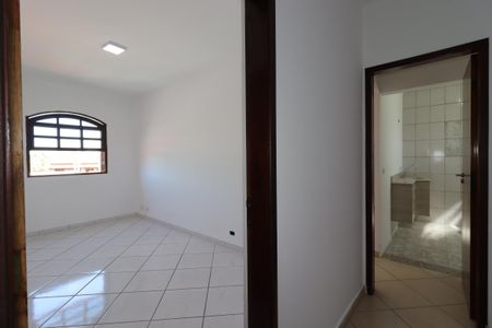 Casa para alugar com 266m², 3 quartos e 5 vagasCorredor piso superior