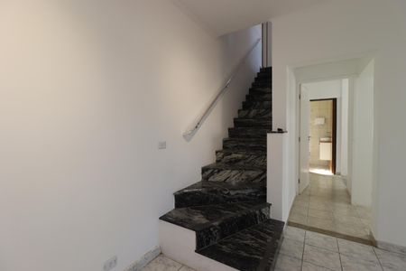 Casa para alugar com 266m², 3 quartos e 5 vagasEscada