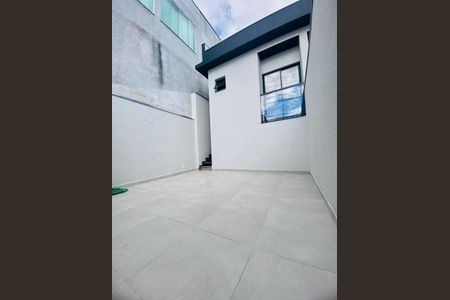 Casa à venda com 70m², 3 quartos e 2 vagas