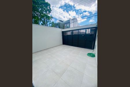 Casa à venda com 70m², 3 quartos e 2 vagas