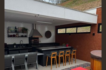 Casa à venda com 3 quartos, 180m² em Tamboré, Santana de Parnaíba