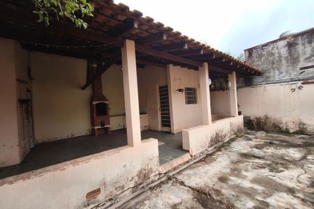 Casa à venda com 170m², 4 quartos e 3 vagasQuintal - Fundos