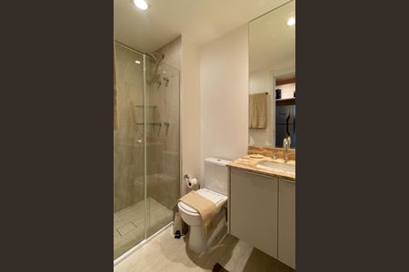 Banheiro de kitnet/studio para alugar com 1 quarto, 23m² em Perdizes, São Paulo
