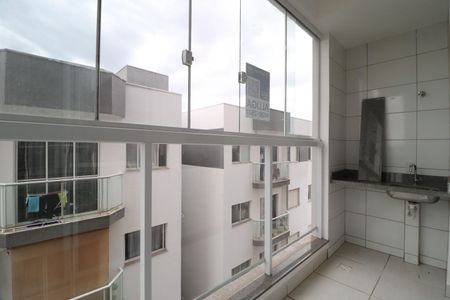 Sacada de apartamento para alugar com 2 quartos, 64m² em Granja Marileusa, Uberlândia