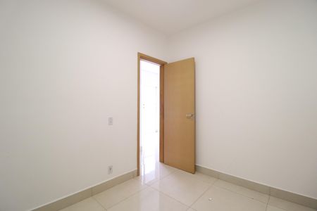 Quarto 1 de apartamento para alugar com 2 quartos, 64m² em Granja Marileusa, Uberlândia