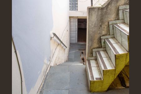 Casa à venda com 181m², 2 quartos e 2 vagasEscada