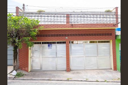 Casa à venda com 181m², 2 quartos e 2 vagasFachada
