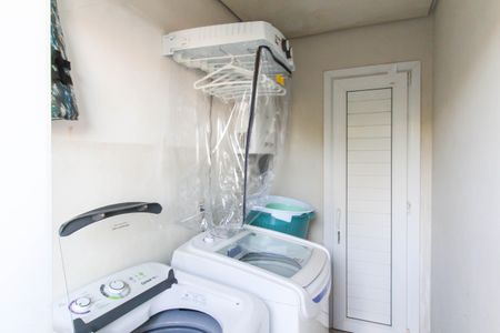 Casa à venda com 240m², 5 quartos e 5 vagasCasa 1 - Área de Serviço