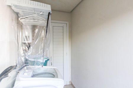 Casa à venda com 240m², 5 quartos e 5 vagasCasa 1 - Área de Serviço