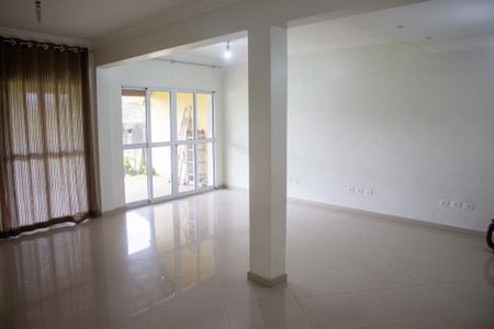 Sala de Estar de casa para alugar com 4 quartos, 300m² em Santa Luzia, Ribeirão Pires