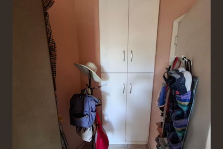 Apartamento à venda com 45m², 1 quarto e sem vaga Apartamento à venda com 45m², 1 quarto e sem vagaArmário