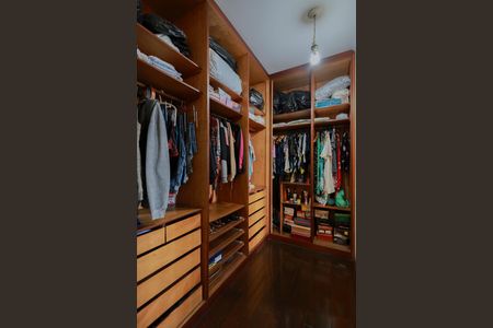 Casa para alugar com 242m², 3 quartos e 3 vagasCloset da suíte 1