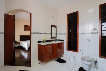 Casa para alugar com 242m², 3 quartos e 3 vagasBanheiro da suíte 1