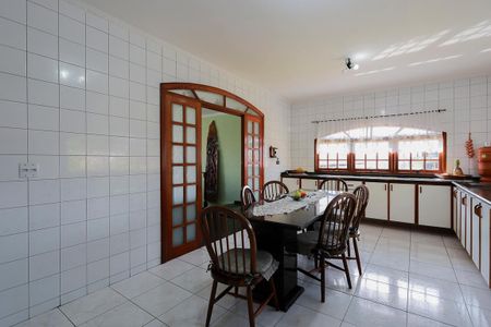 Casa para alugar com 242m², 3 quartos e 3 vagasCozinha