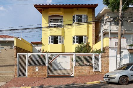 Casa para alugar com 242m², 3 quartos e 3 vagasFachada