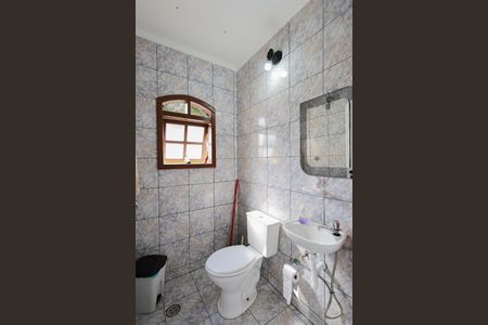 Casa para alugar com 242m², 3 quartos e 3 vagasBanheiro de Serviço