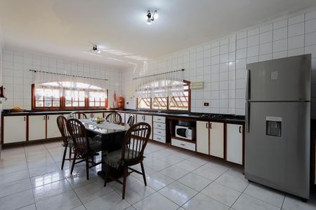 Casa para alugar com 242m², 3 quartos e 3 vagasCozinha