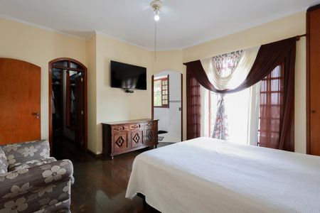 Casa para alugar com 242m², 3 quartos e 3 vagasSuíte 1