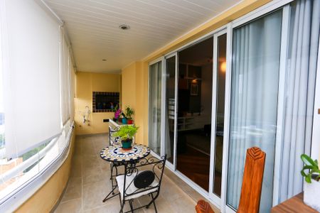 Apartamento para alugar com 160m², 3 quartos e 3 vagas Apartamento para alugar com 160m², 3 quartos e 3 vagasVaranda