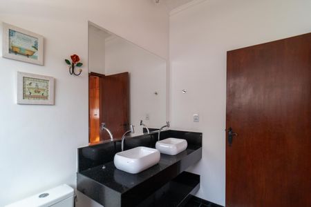 Casa para alugar com 350m², 4 quartos e 5 vagas Casa para alugar com 350m², 4 quartos e 5 vagasBanheiro da Suíte 2