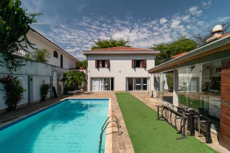 Casa para alugar com 350m², 4 quartos e 5 vagas Casa para alugar com 350m², 4 quartos e 5 vagasPiscina