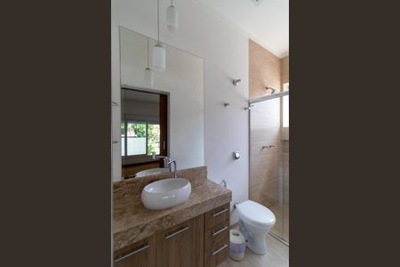 Casa para alugar com 350m², 4 quartos e 5 vagas Casa para alugar com 350m², 4 quartos e 5 vagasBanheiro da Suíte 1