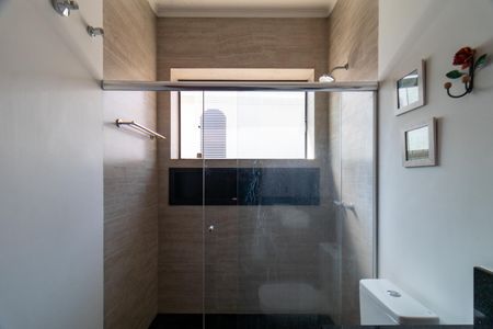 Casa para alugar com 350m², 4 quartos e 5 vagas Casa para alugar com 350m², 4 quartos e 5 vagasBanheiro da Suíte 2