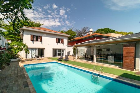 Casa para alugar com 350m², 4 quartos e 5 vagas Casa para alugar com 350m², 4 quartos e 5 vagasPiscina