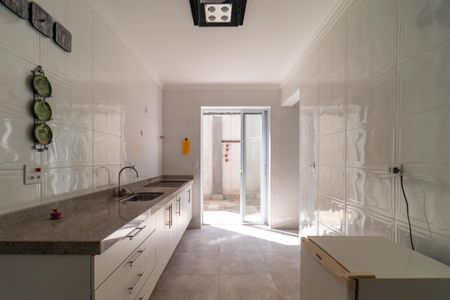 Casa para alugar com 350m², 4 quartos e 5 vagas Casa para alugar com 350m², 4 quartos e 5 vagasCozinha