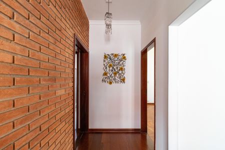 Casa para alugar com 350m², 4 quartos e 5 vagas Casa para alugar com 350m², 4 quartos e 5 vagasCorredor