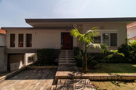 Casa para alugar com 350m², 4 quartos e 5 vagas Casa para alugar com 350m², 4 quartos e 5 vagasGaragem