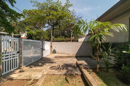 Casa para alugar com 350m², 4 quartos e 5 vagas Casa para alugar com 350m², 4 quartos e 5 vagasGaragem